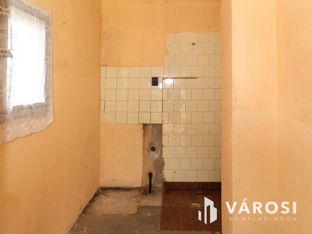 Kis zártkerti ház Debrecen Kondoroskertben