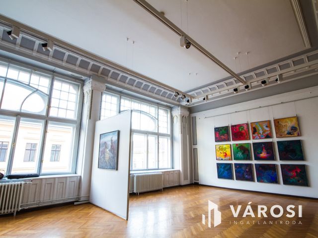 Debrecen Főutcáján 1700 nm-es impozáns ingatlan eladó!