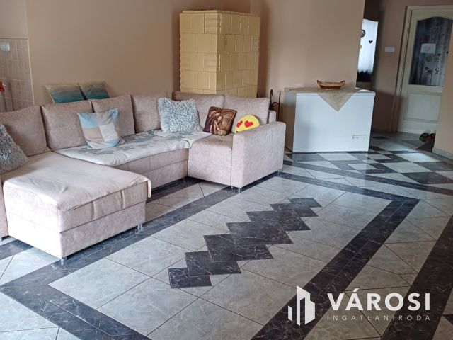 Debrecen-Józsán 3 szoba nappalis Amerikai típusú ház eladó!