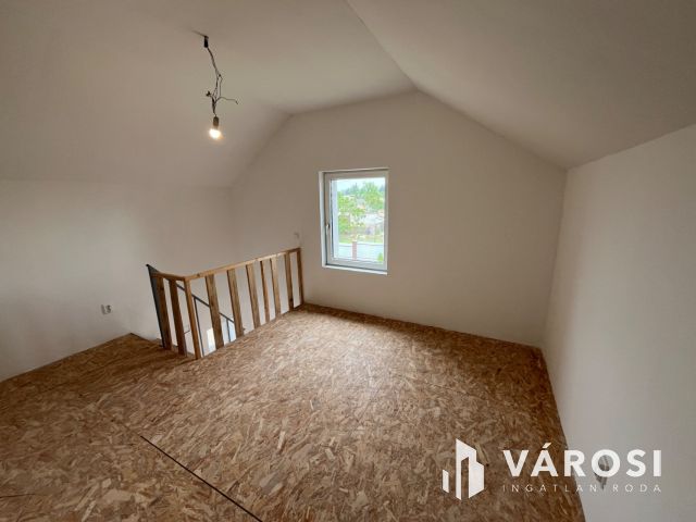 Debreceni csinos kis ház, aszfalt és busz közelében eladó!