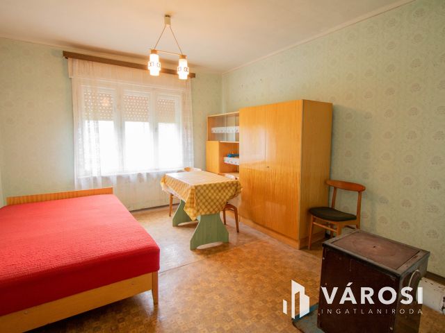 Lenti hegyen, szép panorámás területen eladó házikó