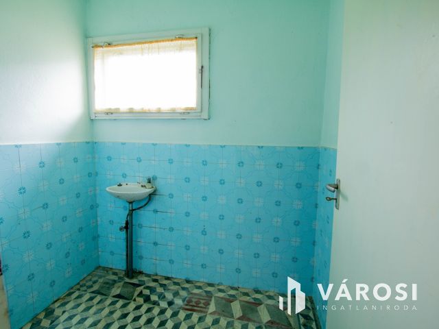 Lenti hegyen, szép panorámás területen eladó házikó