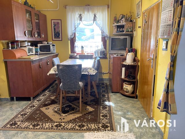 Kis ház nagy kerttel