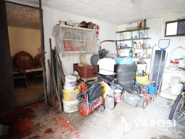 Lakható zárt kert, idilli környezetben