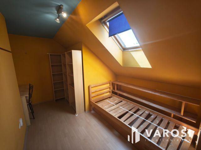 Debrecen belvárosi garázsos tégla lakás eladó