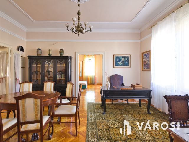 Kivételes hangulatú, belvárosi családi ház eladó