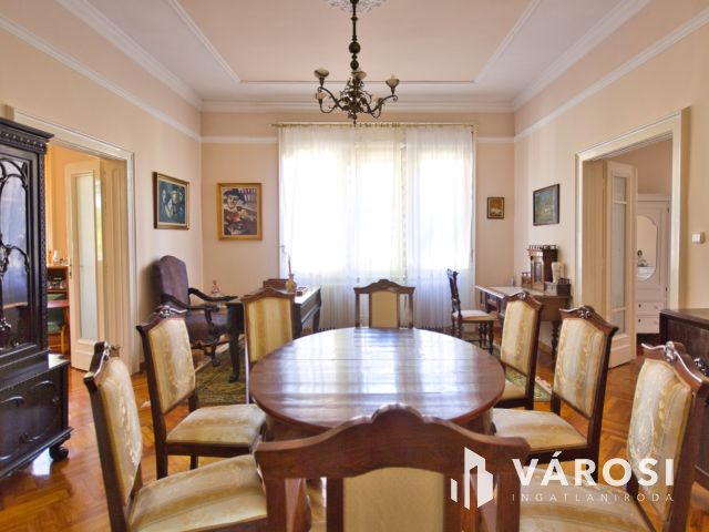 Kivételes hangulatú, belvárosi családi ház eladó