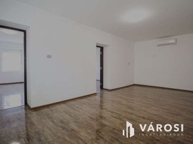 Modern, azonnal költözhető otthon Elek központjában