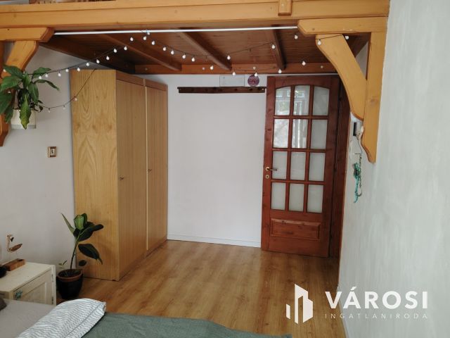 Háromszobás otthon eladó a Belvárosban
