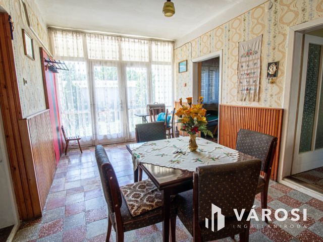 Remek adottságokkal rendelkező ház hatalmas telekkel