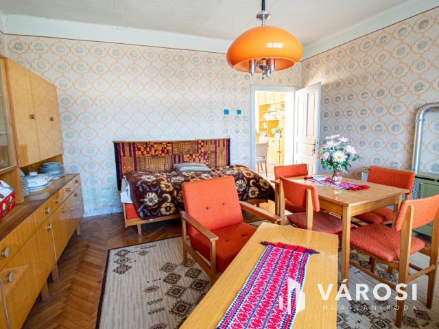 Remek adottságokkal rendelkező ház hatalmas telekkel