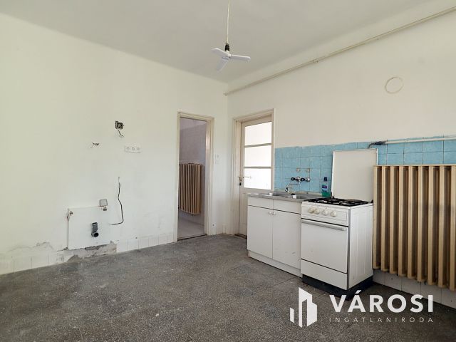 Recsken panorámás telken jó állapotú családi ház eladó