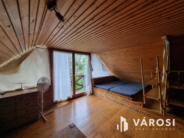 Toszkán hangulatú VíZPARTI HÁZ fürdőövezetben, napelemekkel