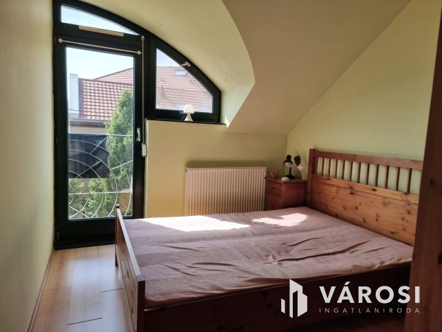 Full belvárosi, korszerű 2. emeleti liftes lakás