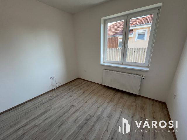 Debrecen mellett, 3 szoba nappalis kulcsrakész ház!