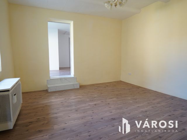 Miklósfán családi ház, szép nagy udvarral!