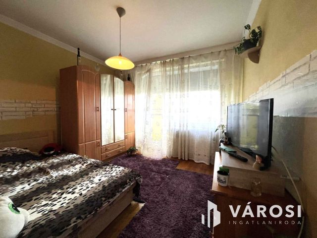 Belvárosi jó elrendezésű erkélyes lakás eladó