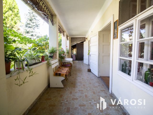 Eladó nagypolgári családi ház Orosháza szívében