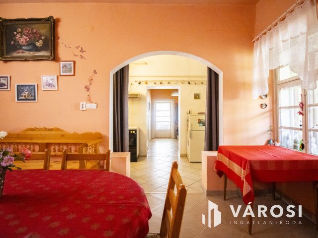 Eladó nagypolgári családi ház Orosháza szívében