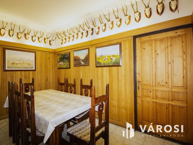 Napelemes, 2 szintes családi ház, haszonélvezettel Gyulán