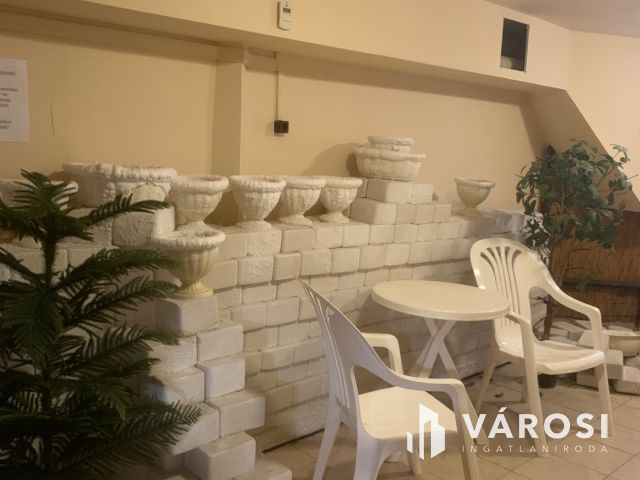 Csigekertben  , rendelőnek is alkalmas , családi ház eladó.