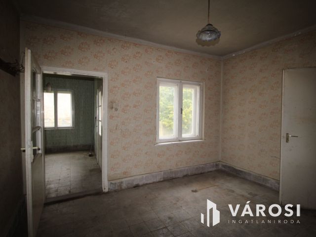 70 nm-es ház, Hegyfaluban