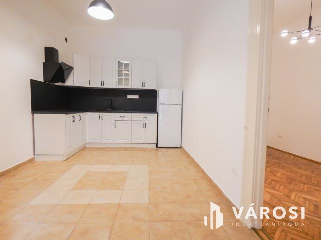 Remek elhelyezkedéssel a Váralja utcában!