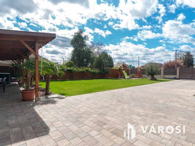 Exkluzív családi ház Tiszaföldvár szívében