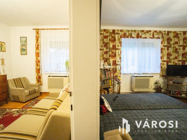 Családi ház a Holt-Duna partján, osztható telekkel!