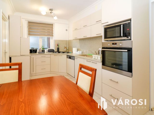 Eladó egy sokoldalúan hasznosítható ingatlan Orosházán!