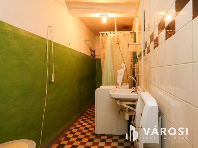 Vésztőn családi ház eladó a horgásztó közelében