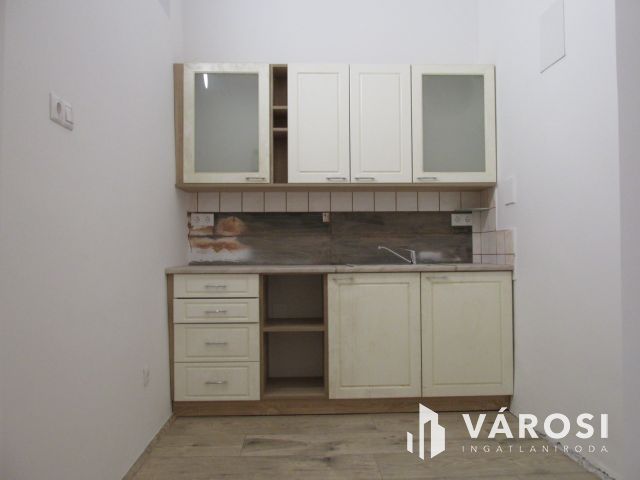 Nagypolgári ház társasházi lakásokká alakítva