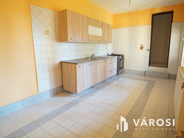 Kétgenerációs, folyamatosan karbantartott családi ház!