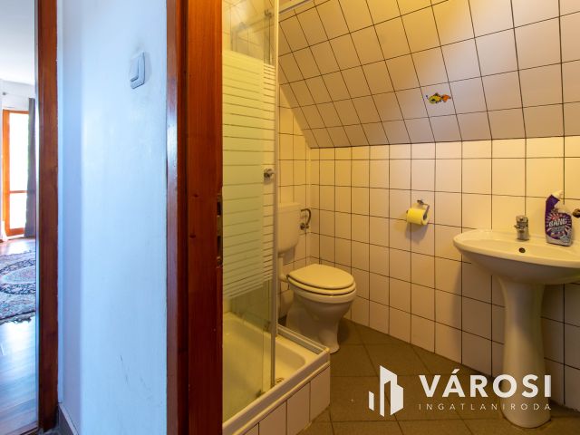 A múlt hangulata, a jelen kényelme Tinnyén