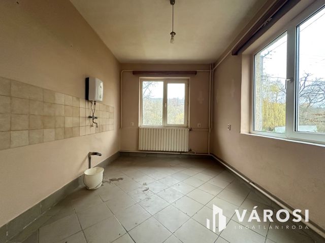 Rózsafa úton felújítandó családi ház eladó!