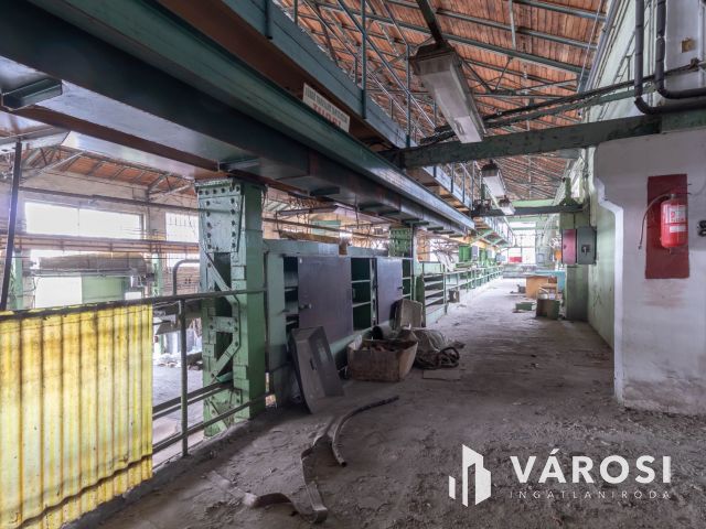 3018 m2-es raktár eladó a XXI. ker-ben, Csepel ipari részén