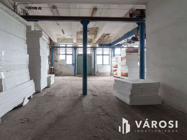 3018 m2-es raktár eladó a XXI. ker-ben, Csepel ipari részén