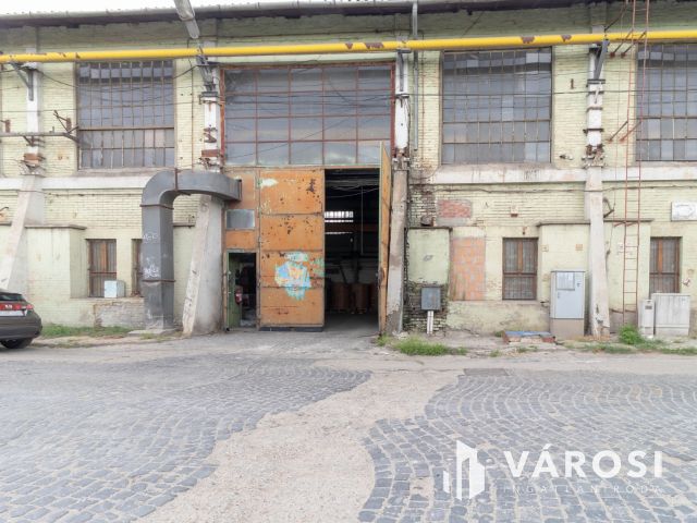 3018 m2-es raktár eladó a XXI. ker-ben, Csepel ipari részén