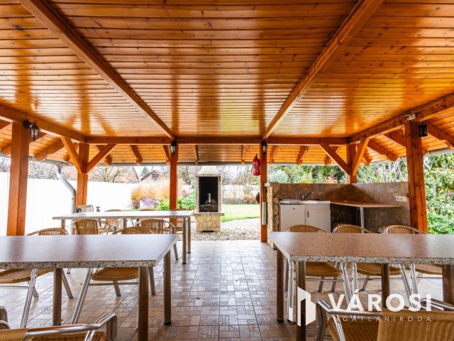 Az év szállása eladó! Apartmanház a fürdő mellett