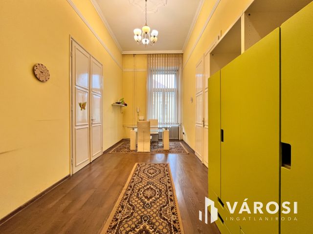 Erkélyes, galériázható lakás  a belvárosban - ne hagyja ki!