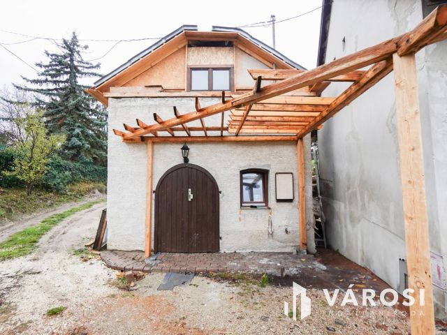 Lakható présház Tökön!