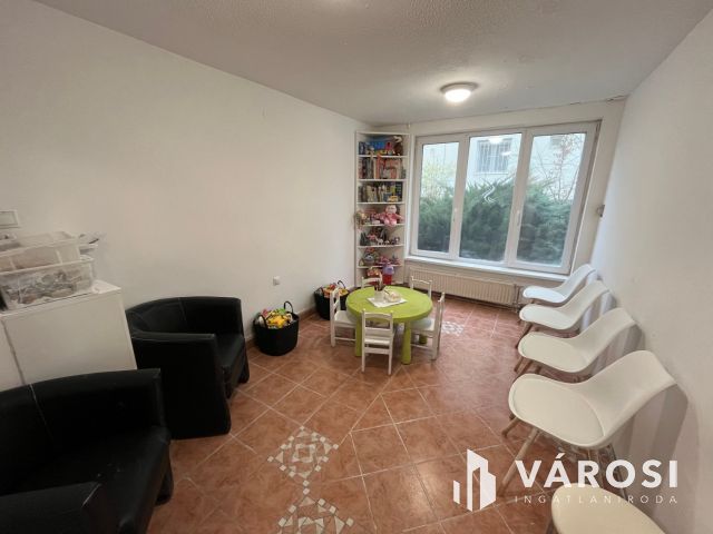 Debrecen Nagyerdő nagyon frekventált részén, rendelő!