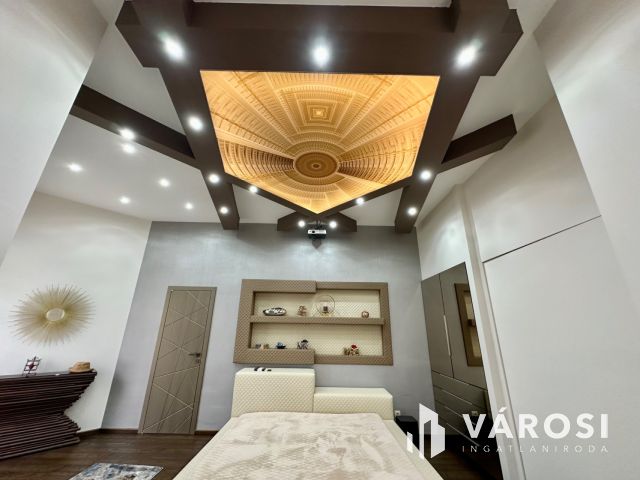 Zeneakadémiával szemben luxuslakás eladó!