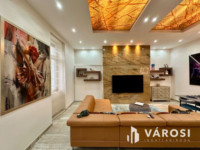 Zeneakadémiával szemben luxuslakás eladó!