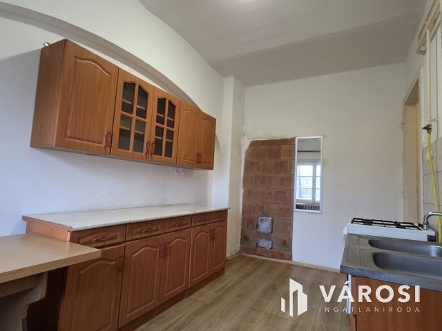 Ikerház építésére is alkalmas telek kiemelt övezetben!