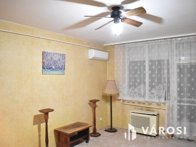 2 szobás, erkélyes lakás a Budapest krt-on!