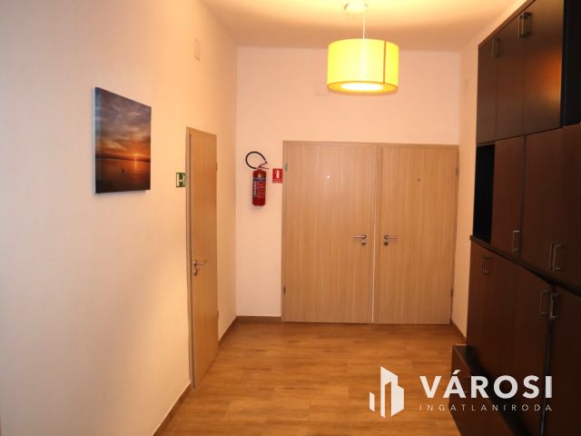 10 lakóegységes üdülőház Siófok Ezüstpartján eladó