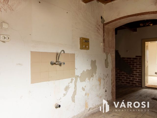 Felújítandó családi ház, Dág zsákutcájában. Elérhető áron!