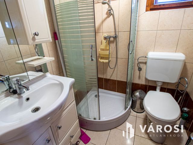 Állandó lakhatásra, de vendégháznak is ideális