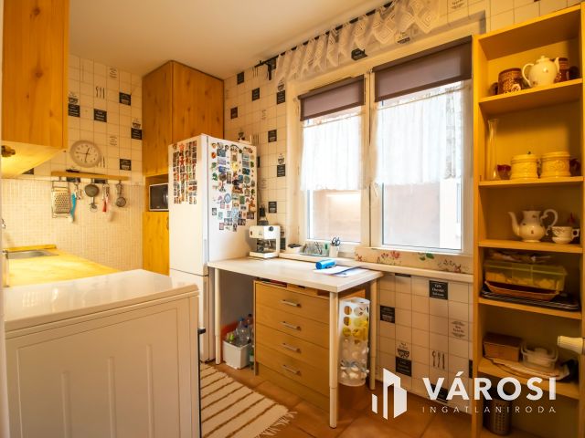 Felújított földszinti lakás közel a belvároshoz